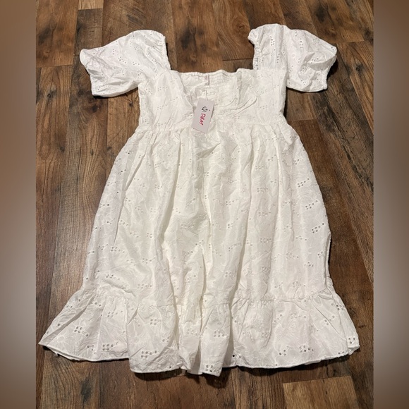 d&m Dresses & Skirts - Chic White Eyelet Women's Dress